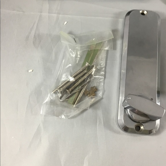 Pushbutton Lock - Picture 5 of 7